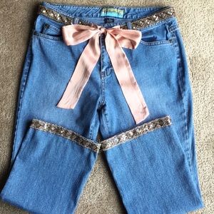 🎉🎉Host Pick!🎉🎉Too-She-She Denim Capris🦋